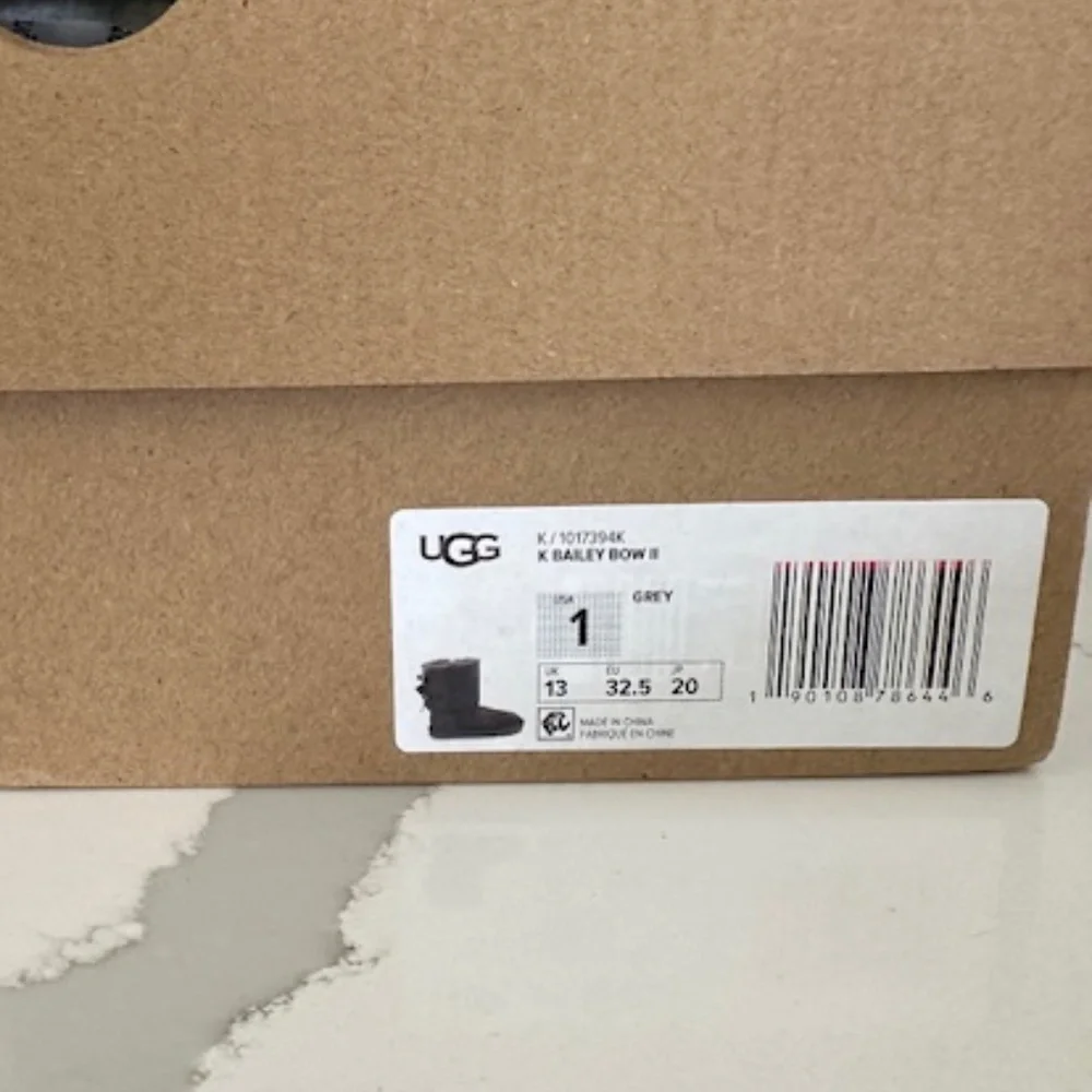 UGG Kids Girls Bailey Bow II Grey Shearling Boots Sz US 1Kid, EU 32.5, New w/Box